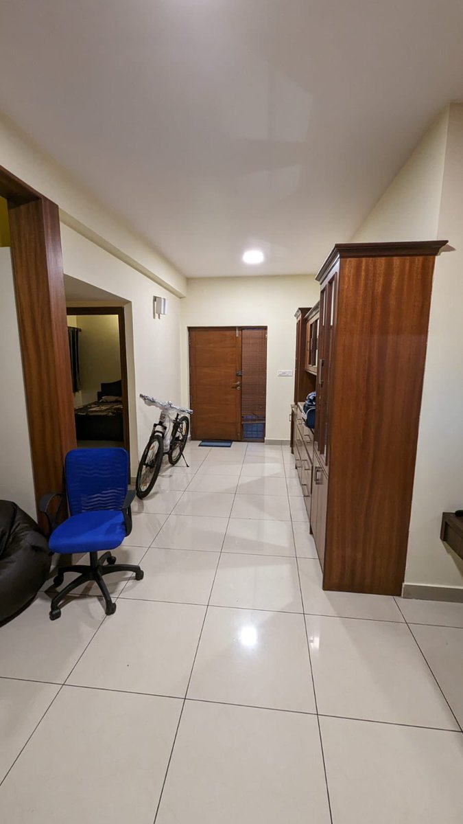 MohanSrivats's tweet photo. @BangaloreRoomi 

Got the baddest room in central Bangalore area available. 

Location: Shanti Nagar (12mins to Kora, 11 from MG Rd, 21 from Indira)

3BHK fully furnished flat (Separate bathroom, TV, fully functional kitchen, washing machine)

Rent: ₹17-18k
Deposit: ₹70k https://t.co/m5muMeODKf