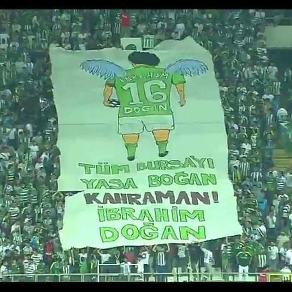 Ugrkky's tweet photo. Herkes ölümden korkarken bir çocuğu kurtarmak için ölüme koşmak elbetteki kahramanlığın madalyası şehitlik makamına giden yol ve ölümü öldürmenin sırrıdır..

#İbrahimDoğanÖlümsüzdür
#KahramanİbrahimDoğan
03.09.201∞ https://t.co/7wSh2mjvYf