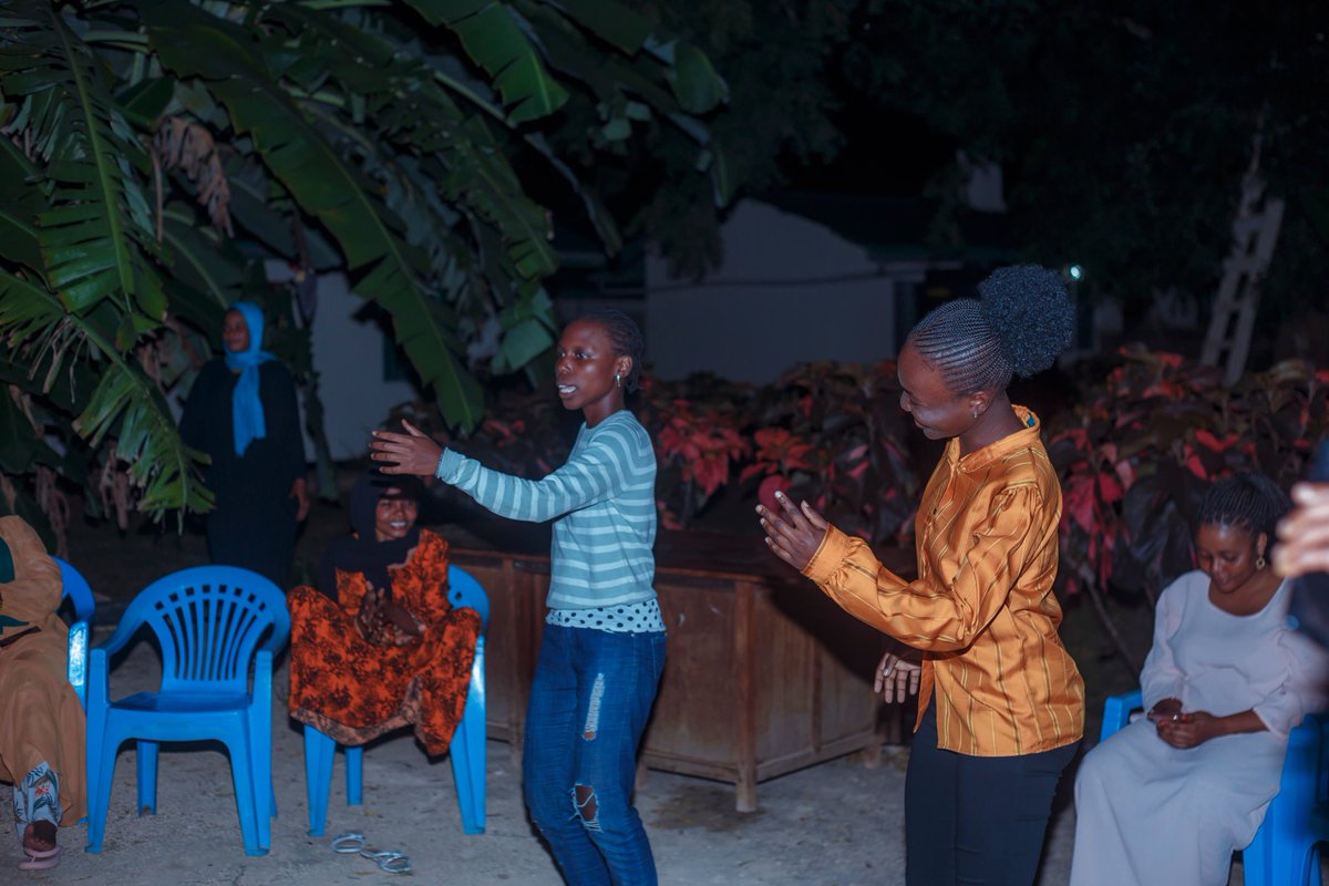 MwanamisiBakar5's tweet photo. After holding spaces for our vijana and watoto program it was so nice to have time for the youth mentors to unwind,reflect and have  good time for refreshing.
#kumekuchaquest
#thegreenstringnetwork
#akilimaliassociate
#letsrestorehope https://t.co/DCcSnAJfuB