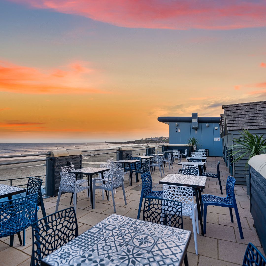 ViewTynemouth's tweet image. And there it is ... the reason behind our name... Need we say more?

Featured here is our lovely terrace which is open to dogs (and their humans!) all year around.

#theview #theviewrestaurant #longsands #longsandsbeach #sunset #theviewlongsands #seaview #seafrontrestaurant