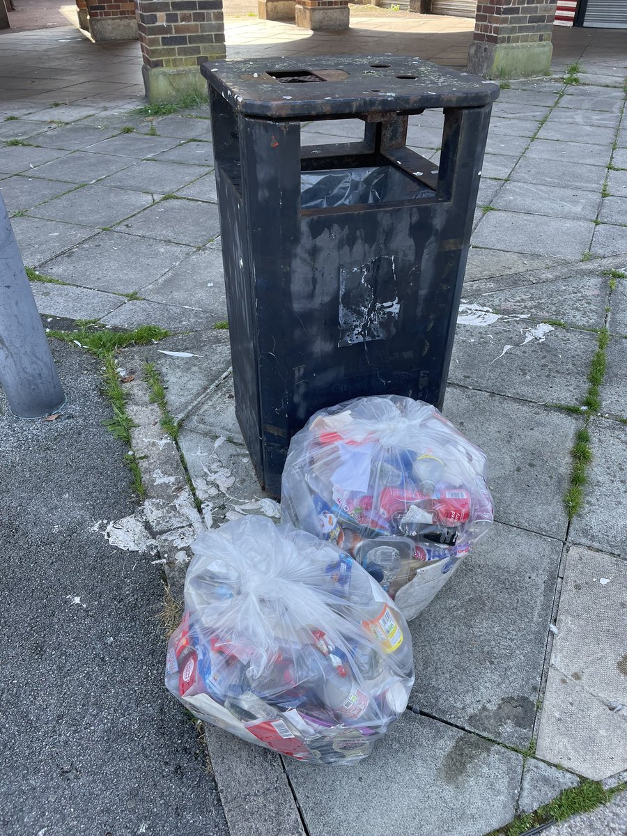 harrydoyle96's tweet photo. Nice little hour spent cleaning up around Dovecot Parade and the Lunsford Road area 🚮 #MakeDovecotCleanAgain https://t.co/xSiKjmHX1c