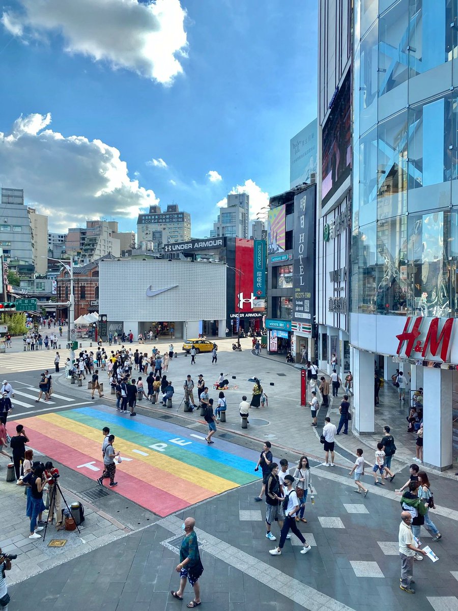 Michellaaq's tweet image. Weekends are all about turning your life back to your favorite channel