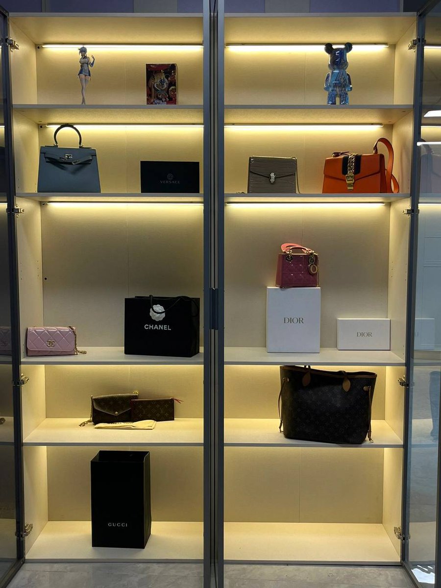 Faldisova22's tweet photo. "In need of a stylish work bag, and this one checks all the boxes. Sleek, professional, and roomy enough for all my essentials. #workbaggoals #bossbabe" https://t.co/f5littnHFm