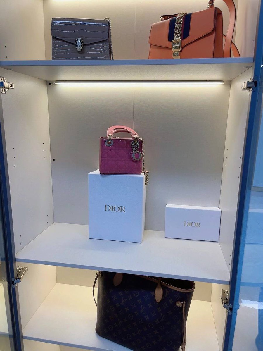 Faldisova22's tweet photo. "In need of a stylish work bag, and this one checks all the boxes. Sleek, professional, and roomy enough for all my essentials. #workbaggoals #bossbabe" https://t.co/f5littnHFm