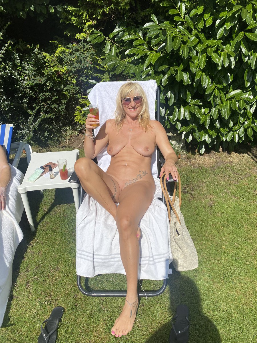 Cloverspa's tweet photo. Its a beautiful day today, the sun βοΈ is out.
Itβs a Naked sunbathing day today π.
We are open from 12.00 noon, looking toward to seeing you today.
#garden #naturism #bodyconfience #love #clothesfree #clothesfree #spaday #relaxing #hotel https://t.co/437N2Esc4o
