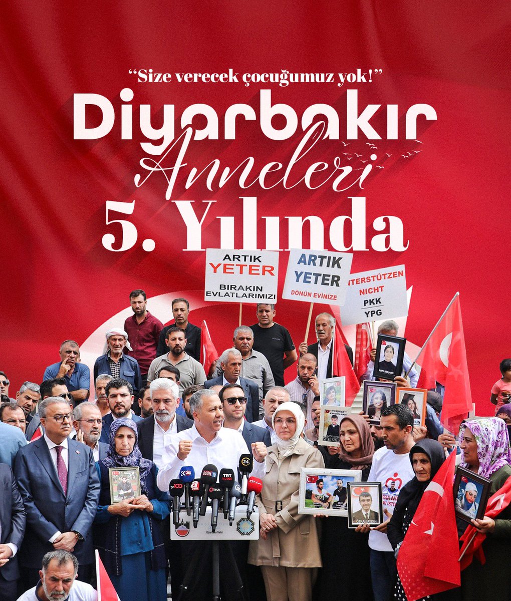 AliYerlikaya's tweet photo. Terör örgütü tarafından kaçırılan çocukları için #DiyarbakırAnneleri'nin  başlattığı evlat nöbeti 5'inci yılına giriyor.

Terörle mücadelede Onların dimdik duruşları, yürekleri dağlayan ağıtları sağır olmayan tüm dünyada yankılandı, yankılanmaya devam ediyor.

Teröristlerin arkasında kim olursa olsun, kim desteklerse desteklesin terörle mücadelemiz AZİM VE KARARLILIKLA DEVAM EDECEK🇹🇷

#TürkiyeninHuzuru🇹🇷