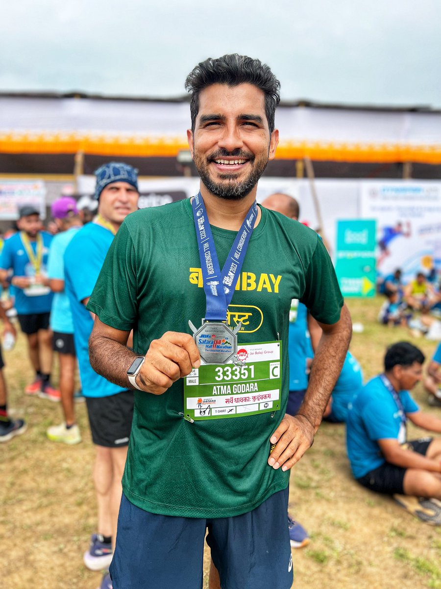 GodaraAR's tweet photo. Conqueror of the #satarahills 
Running on the hills of erstwhile #Maratha capital was a surreal experience. #Marathon #SHHM #Halfmarathon #SataraHillHalfMarathon https://t.co/x8FE3B1c7b