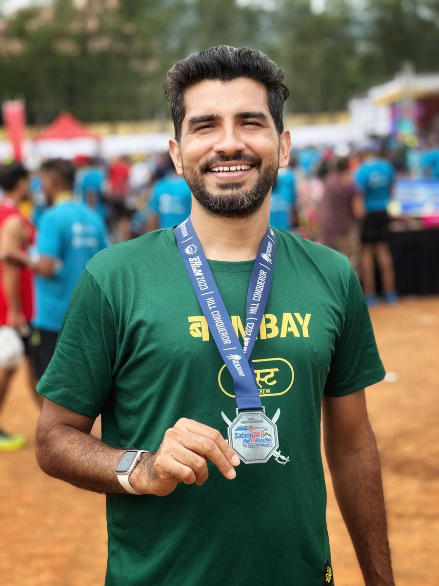 GodaraAR's tweet photo. Conqueror of the #satarahills 
Running on the hills of erstwhile #Maratha capital was a surreal experience. #Marathon #SHHM #Halfmarathon #SataraHillHalfMarathon https://t.co/x8FE3B1c7b