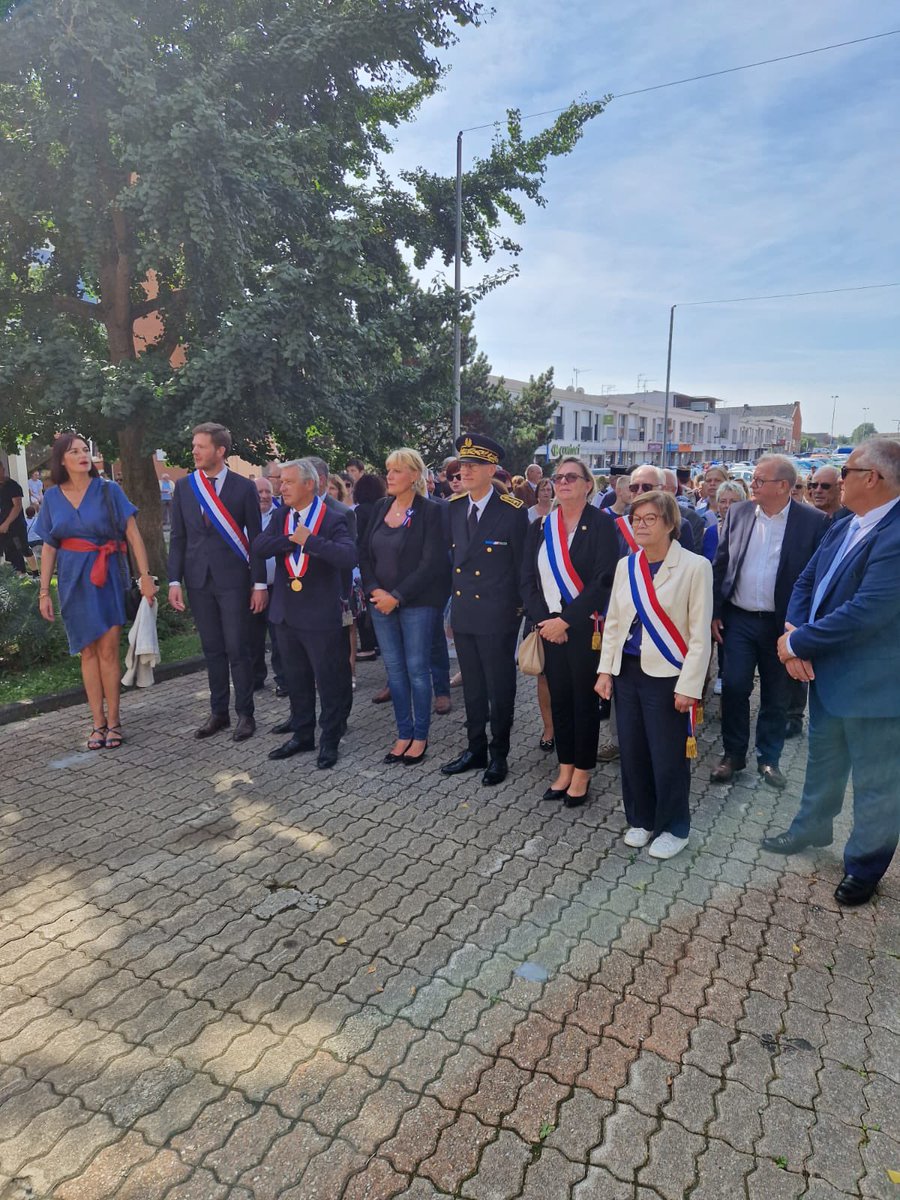 martine_filleul's tweet photo. J’étais au #79eme anniversaire de la #libération des villes de #SinleNoble et #Dechy.
Un moment d’hommage toujours aussi fort à celles et ceux qui ont sacrifié leur vie pour notre #liberté. https://t.co/Y7N5FKvmhi