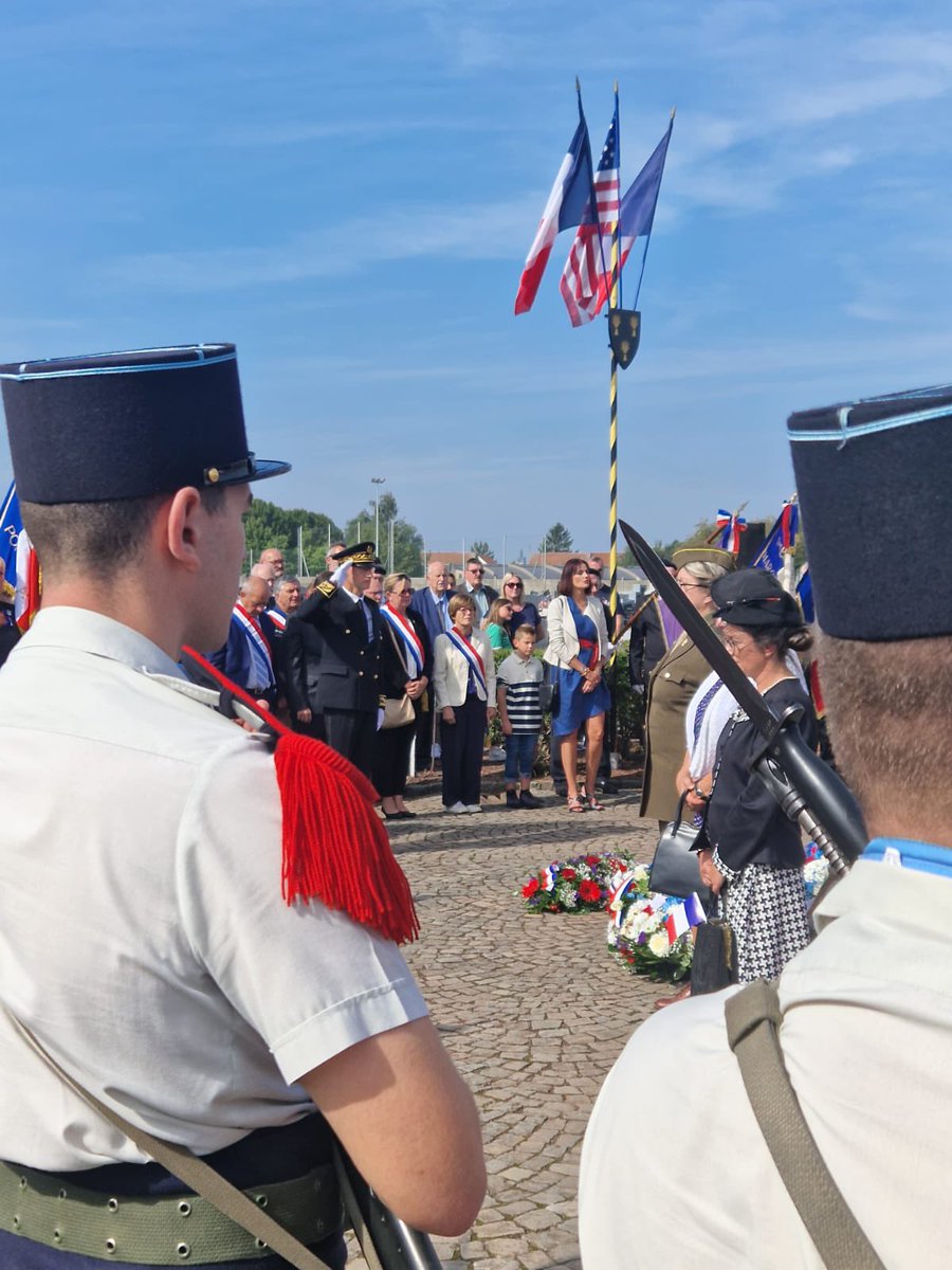 martine_filleul's tweet photo. J’étais au #79eme anniversaire de la #libération des villes de #SinleNoble et #Dechy.
Un moment d’hommage toujours aussi fort à celles et ceux qui ont sacrifié leur vie pour notre #liberté. https://t.co/Y7N5FKvmhi