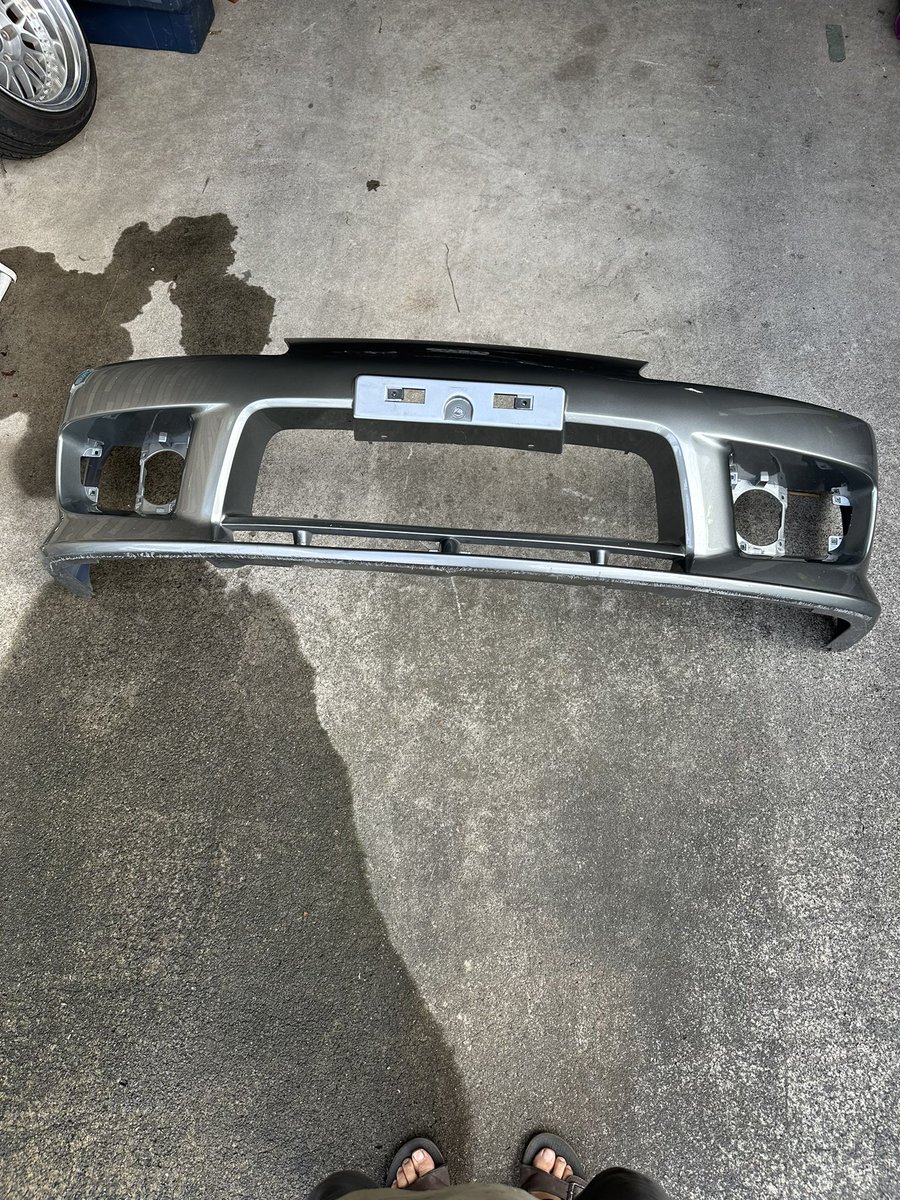k_na15's tweet photo. s15用の純正オプションバンパー売ります！
割れの補修はしてありますがところどころひびが入ってます。
真ん中の棒もカットしてスムージングされてます。
20万円希望ですが現物確認してもらって値引きもします。
八王子近辺と大黒くらいまでなら持って行きます！ https://t.co/KC45SruIZC