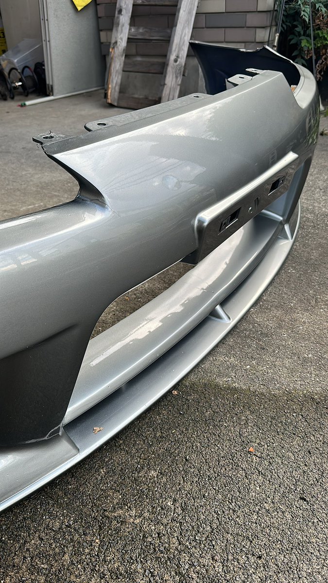 k_na15's tweet photo. s15用の純正オプションバンパー売ります！
割れの補修はしてありますがところどころひびが入ってます。
真ん中の棒もカットしてスムージングされてます。
20万円希望ですが現物確認してもらって値引きもします。
八王子近辺と大黒くらいまでなら持って行きます！ https://t.co/KC45SruIZC