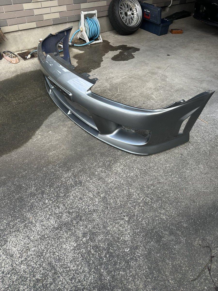 k_na15's tweet photo. s15用の純正オプションバンパー売ります！
割れの補修はしてありますがところどころひびが入ってます。
真ん中の棒もカットしてスムージングされてます。
20万円希望ですが現物確認してもらって値引きもします。
八王子近辺と大黒くらいまでなら持って行きます！ https://t.co/KC45SruIZC