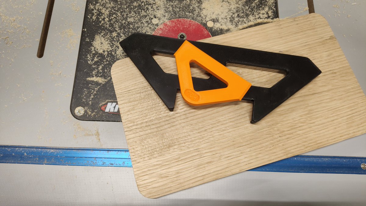 at3dPRINT1's tweet photo. Pri at-3D se vedno trudimo izdelati uporabne stvari, ki vam lahko olajšajo delo. Na spodnjih slikah lahko vidite zelo uporaben pripomoček za rezkanje vogalov na lesenih izdelkih.
https://t.co/TjIT65WjwS...
#at3dprint  #aditive #3dtisk #3dmodeling #3dprint #additivemanufacturing https://t.co/CPpkXj7s4p