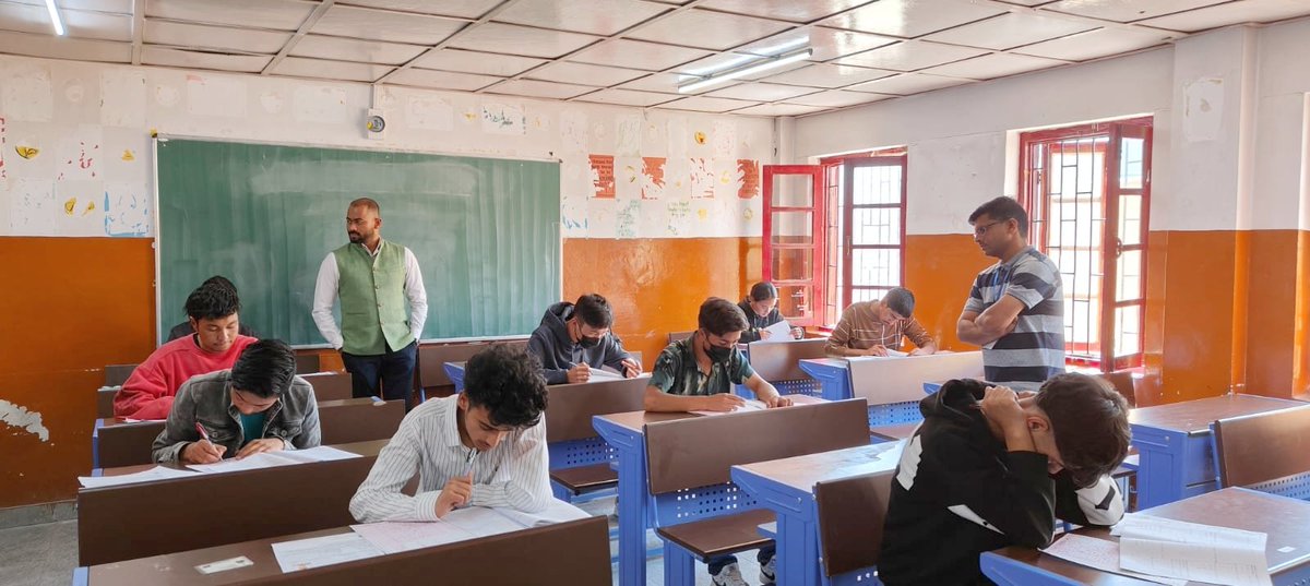 #UPSC written examination for NDA-II/CDS-II at EJM & JNV centers get underway with foolproof security. DC Leh @santoshsukhdeve Coordinating Supervisor for the examination inspected centers. @lg_ladakh @LAHDC_LEH @upsc_official