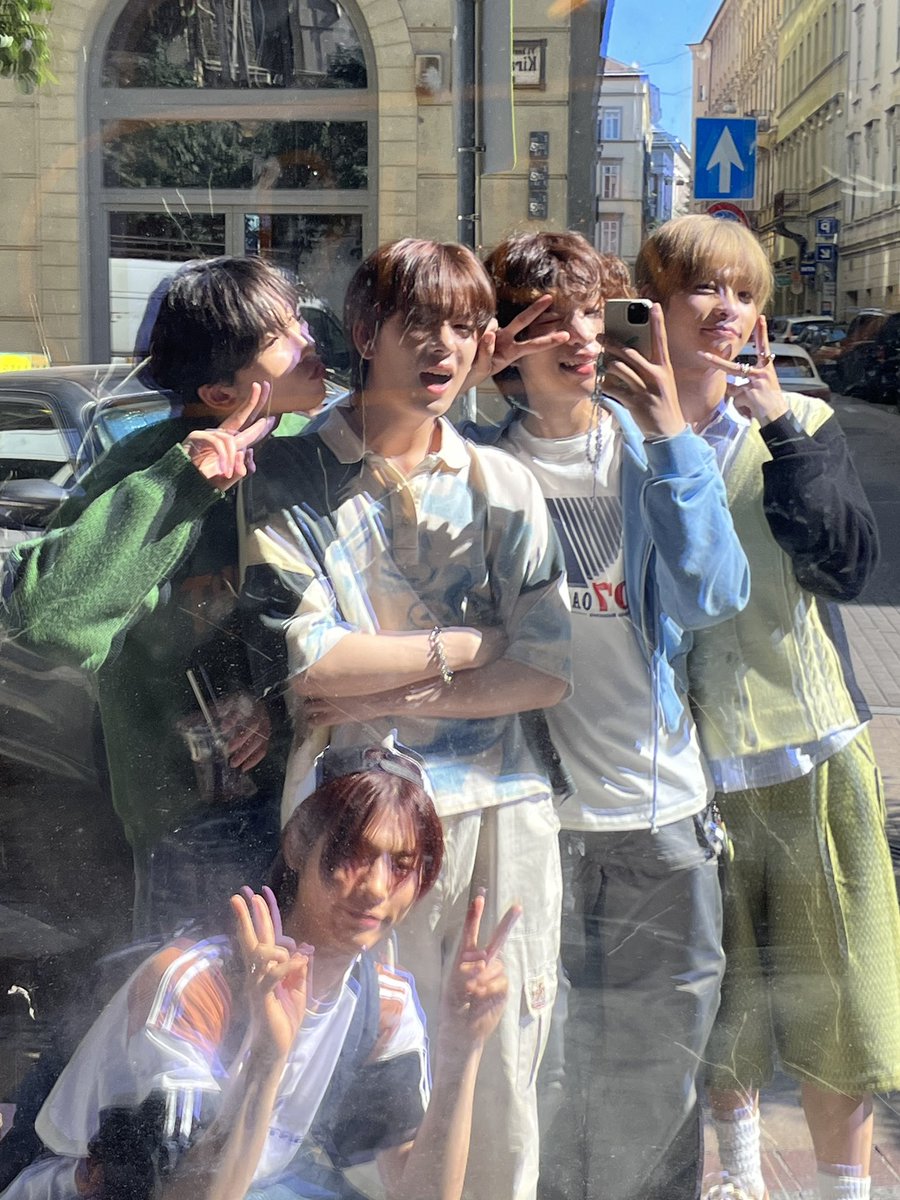 nananuchij's tweet photo. น้องพาวห้าคนดีจริงๆ รักน้องพาว 😭 https://t.co/CKhs5slwSf
