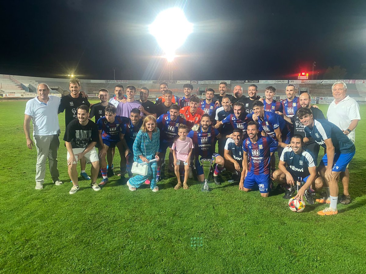 Ahir ens vàrem proclamar campions del XXlX Trofeu Casa Miss - Jotul 

Victòria davant el <a href="/CEConstancia/">CE Constància</a> per 1-0 

Moltes gràcies per venir <a href="/CEConstancia/">CE Constància</a> ! 🤗

#OrgullPobler❤️💙
