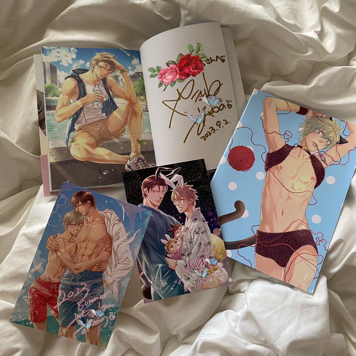 asm___mi's tweet photo. @yamaneayano 
やまねあやの先生、ファインダーの陽炎の発売＆サイン会開催おめでとうございます🥂🦋💖そして昨日は素敵なサイン会をありがとうございました😭❤️‍🔥裏話やプライベートなお話まで聞けて、そして先生とお話しすることもできてとてもとても幸せでした🫧これからも応援しております！！❤️‍🔥 https://t.co/dx822NaBNF