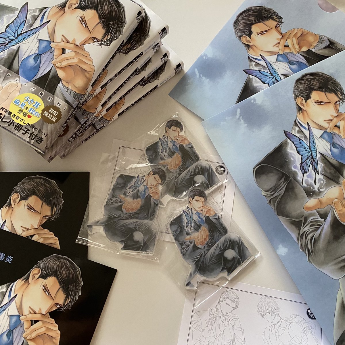 asm___mi's tweet photo. @yamaneayano 
やまねあやの先生、ファインダーの陽炎の発売＆サイン会開催おめでとうございます🥂🦋💖そして昨日は素敵なサイン会をありがとうございました😭❤️‍🔥裏話やプライベートなお話まで聞けて、そして先生とお話しすることもできてとてもとても幸せでした🫧これからも応援しております！！❤️‍🔥 https://t.co/dx822NaBNF