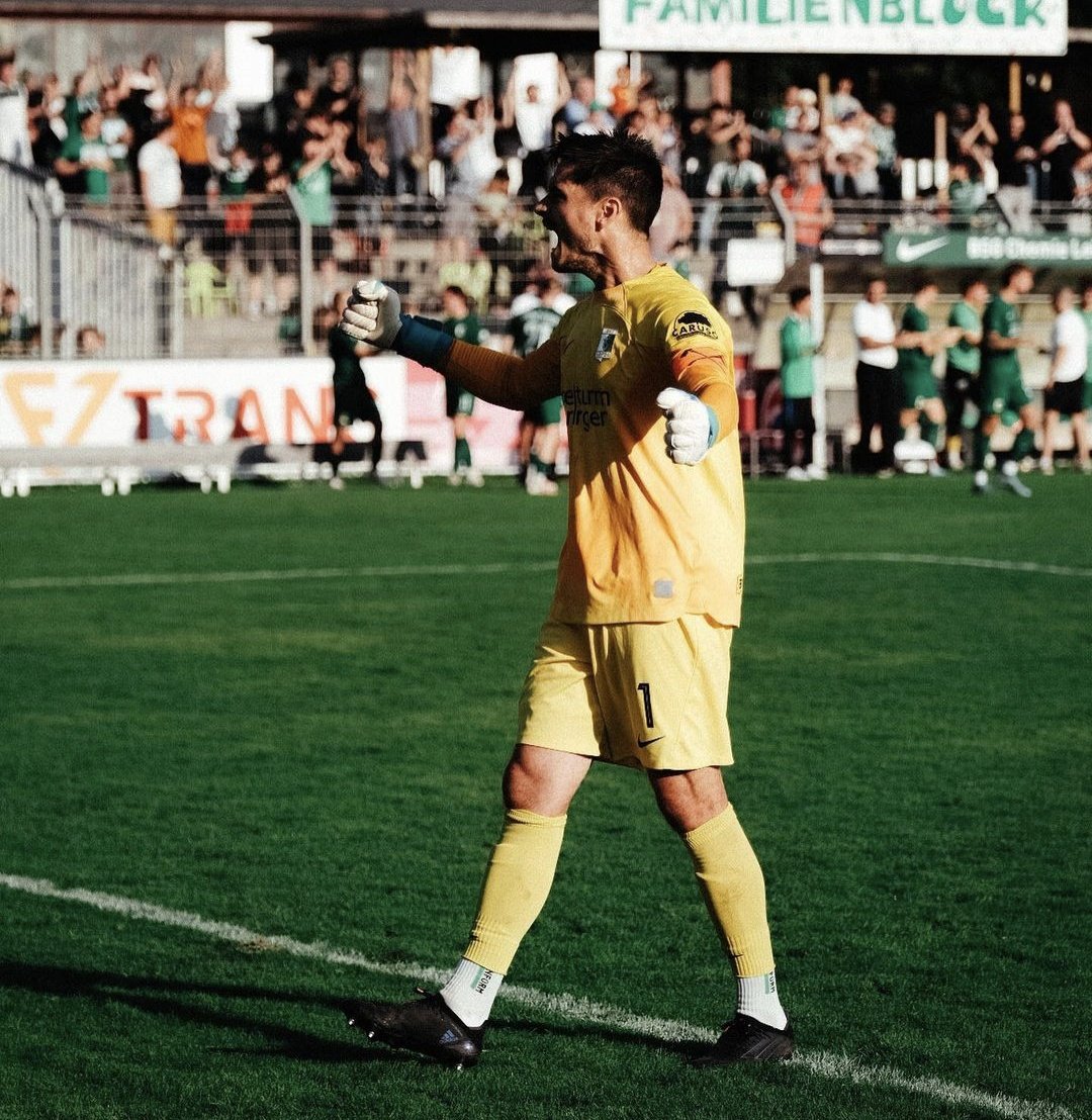 nur_die_bsg's tweet photo. Dieses Gefühl wenn du das dritte Heimspiel in Folge zu Null gewinnst. 🤭💪🏻

#BSGCFC https://t.co/rbpYNBqmZH