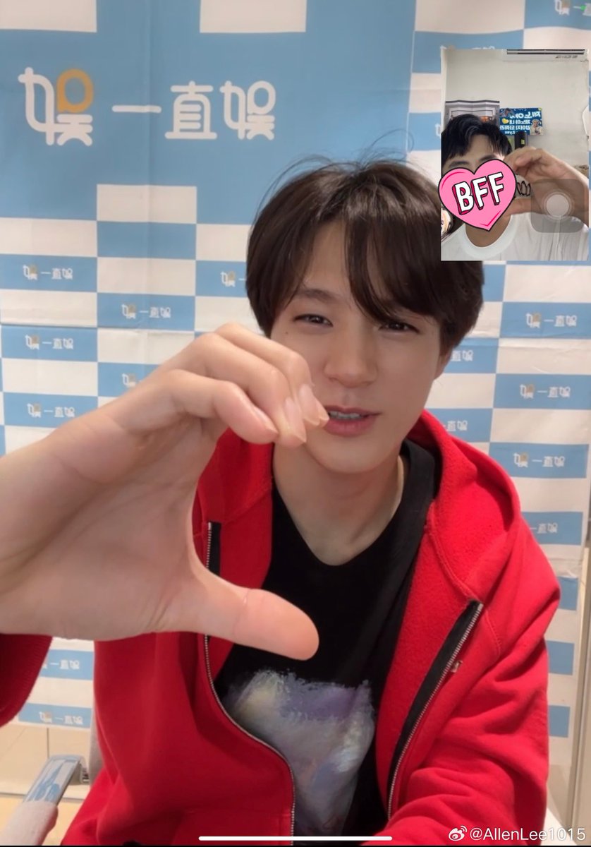 230903 yzy fansign #JENO 

Jeno &amp; his fanboy~ 

🖇️: weibo.com/1632092213/494…