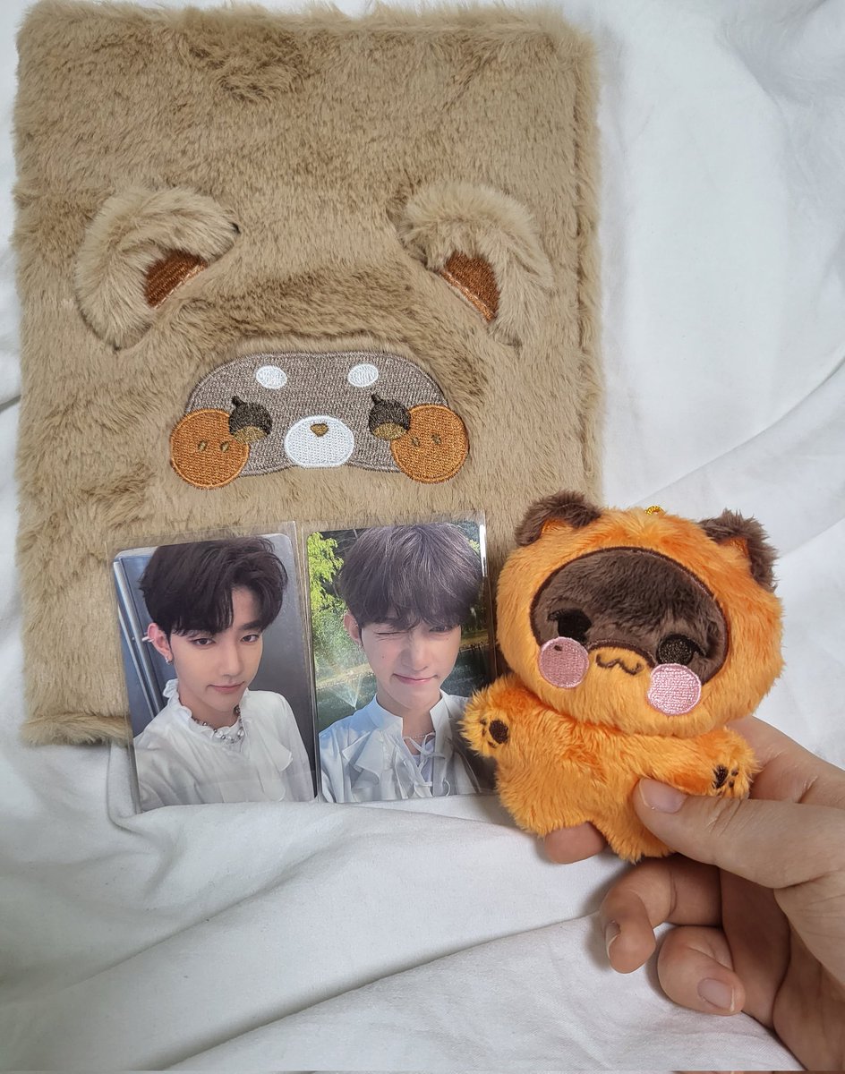 z_hao92's tweet photo. 하... 너무 귀엽고 깜찍하고 복슬해서 이만 정신을 놓아버렸습니다 짱구리는 꼬리도 왕방해서 혼자 서있기 가능한거 아시나요 진짜 넘후 귀여워!!!! 맘 같아선 725마리 더 입양하고 싶네요....
#작은친구들이_작꾸생각나 
#짱구리_예뻐해줄_친구_마니_이쓰까 https://t.co/BNrpvjYJkn