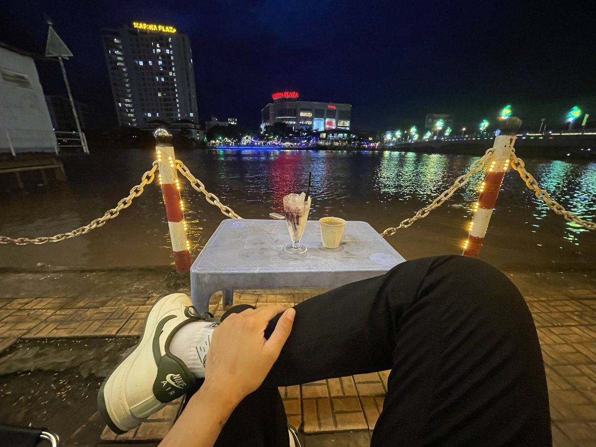 sitrum2001's tweet photo. Long Xuyên tối nay có ai không 
#angiang #longxuyen https://t.co/HoidOqGfQR
