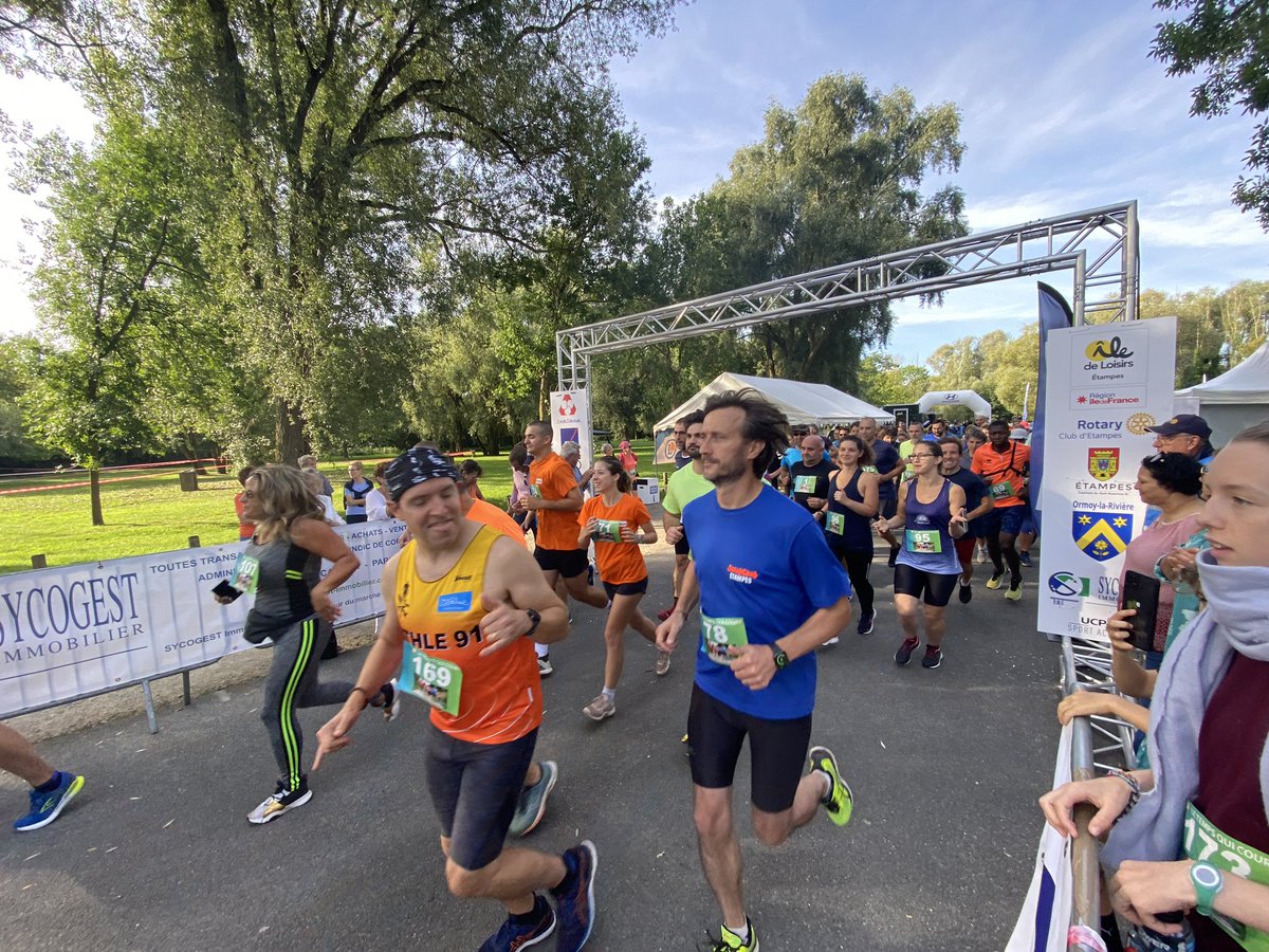 <a href="/gerardhebert91/">Hebert Gérard</a> président de l’Île de loisirs <a href="/iledefrance/">Région Île-de-France</a>  vient de donner le départ de la course caritative le Temps qui court au profit de la Halte Répit Alzheimer d’#Etampes Plus de 210 coureurs vont effectuer une boucle de 7 km.