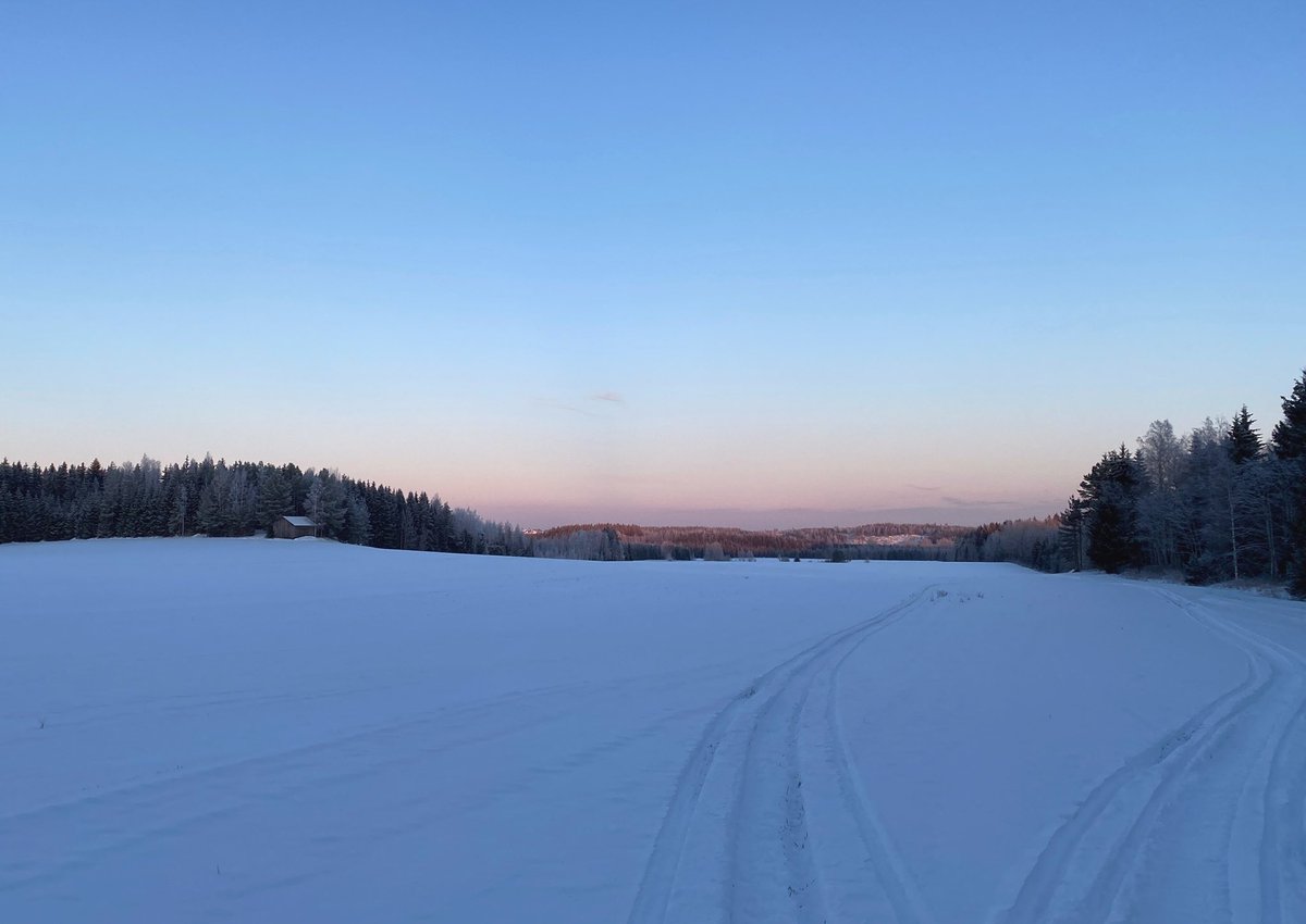 sophrisyne's tweet photo. photos I took of the same field during autumn, winter, spring and summer https://t.co/ZKwgL14xnZ
