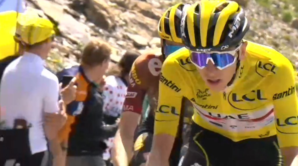 Pogacar intentando soltar a Vingegaard en la parte final del Galibier en el Tour de Francia de 2022.
#Galibier #TDF2022