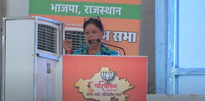 BJP4Rajasthan's tweet photo. कांग्रेस राज में महिलाओं के सम्मान को पैरों तले रौंदा गया। अब महिलाओं को एकजुट होकर इस सरकार के खिलाफ खड़ा होना पड़ेगा।

- श्रीमती @VasundharaBJP 
पूर्व मुख्यमंत्री एवं राष्ट्रीय उपाध्यक्ष

#राजस्थान_चाहे_परिवर्तन https://t.co/zSHnsDqEjA