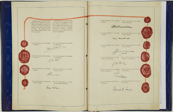 RepFranceCdE's tweet photo. La Convention européenne des droits de l'Homme célèbre les 𝟕𝟎 𝐚𝐧𝐬 🎂 de son entrée en vigueur @coe

La 🇫🇷 faisait partie des 12 premiers pays signataires de la #CEDH, qui protège aujourd'hui les droits et libertés de + de 700 millions d’européens ⚖🇪🇺
https://t.co/VmW1f2XP3n https://t.co/EdExLdgY9V