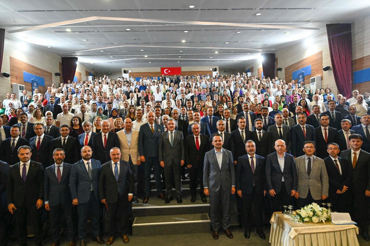 📌Gençlik ve Spor İl Müdürlükleri ile Değerlendirme ve Planlama Toplantımızın ikincisini gerçekleştirdik.

Gençlik merkezlerimiz, yurtlarımız ve on binlerce spor tesisimizle gençlerimize ve aziz milletimizin her bir ferdine aşkla, heyecanla hizmet etmeye devam edeceğiz.