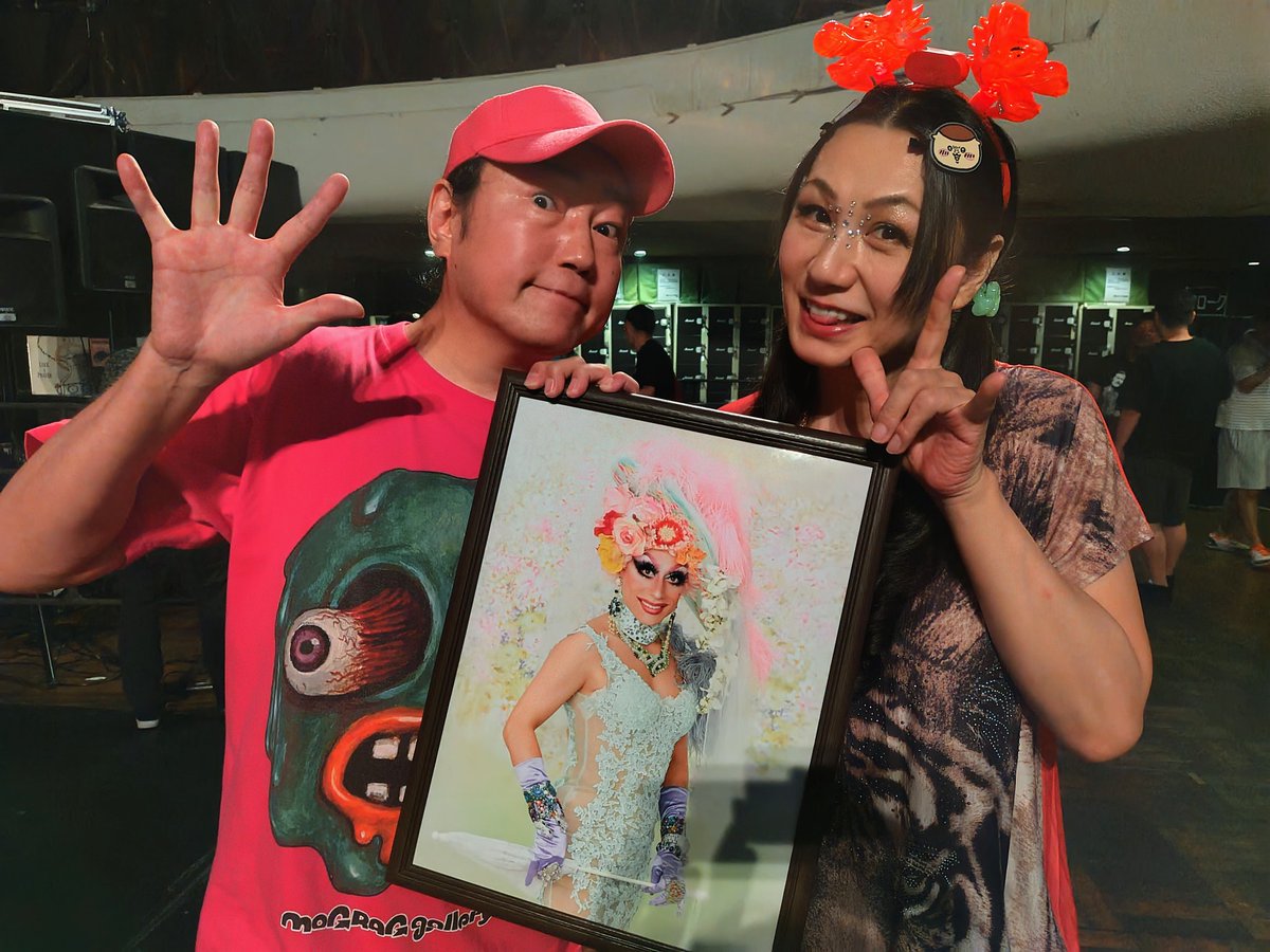 おなぴこまるのデパHライブ映像を流したら、ぴこまるの2人が映像の前で一緒に踊ってた。嬉しかった

オナンちゃんはオナンちゃんの精神のまま逝けたと聞きました
RIP
youtu.be/95chA9pQU8c?fe…

おな <a href="/onanspelmermaid/">onanspelmermaid</a>
ぴこ <a href="/picopicoshimbun/">ピコピコ</a>
まる <a href="/maruyacco/">円奴</a>

遺影撮影 <a href="/tsuboimaiko/">坪井麻衣子</a>