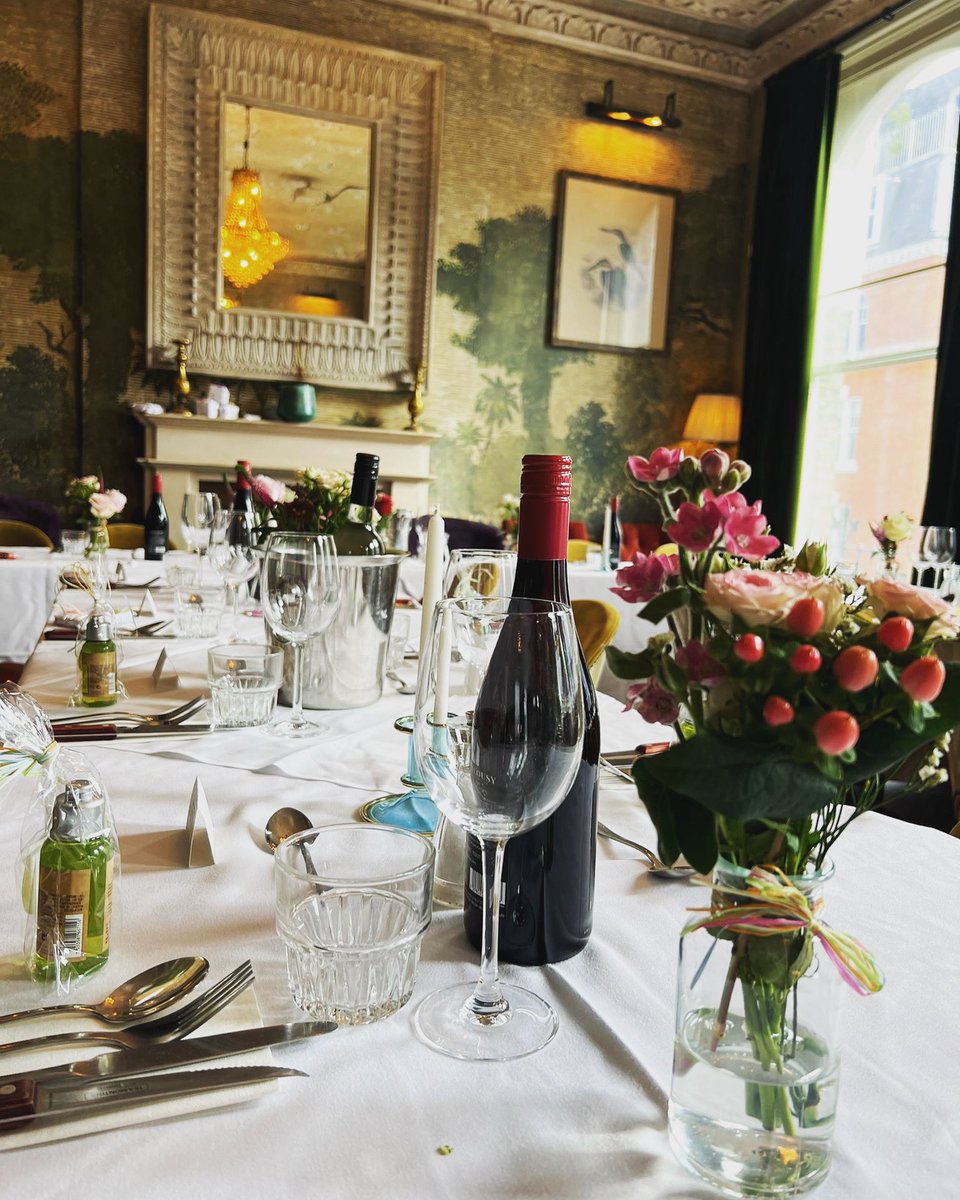 HollywoodSW10's tweet image. The Boulevard Bar!

The perfect spot for your special day, birthday or catch up with friends! 

Link in the bio to enquire!

#privatehire #sw10 #chelsea #chelseaprivateroom #weddingvenue