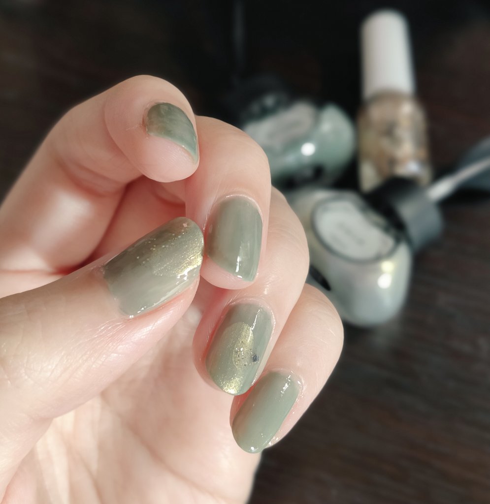 holding solo nail polish close-up fingernails blurry general  illustration images