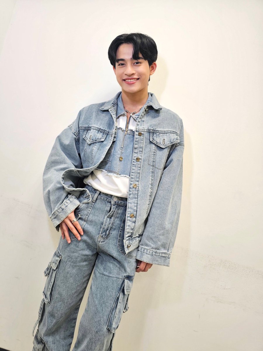 beoncloud_th's tweet image. กิจกรรมบนเวทีงาน CENTRAL DENIM FEST วันนี้ บาร์โค้ดของเราม่วนจอยสุด ๆ เลยค้าบ ✨💜
@BarcodeTin 
#CDSNiyomJeansxBarcode