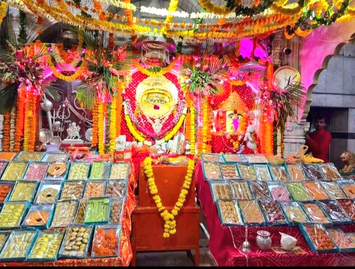 TanviSharmaJpr's tweet photo. 🚩श्री चौथ माता मंदिर, (चौथ का बरवाड़ा, सवाईमाधोपुर, राजस्थान)🙏
श्री चौथ माता जी के आज छप्पन भोग झांकी के दर्शन🙏 #जय_श्रीगणेश_जी_महाराज 🙏
#जय_चौथ_माता 🙏
#भाद्रपद_चतुर्थी व्रत की आप सभी भक्तों को बहुत-बहुत शुभकामनाएं🙏 #चौथमाता #भादवा
#chauthmata #SawaiMadhopur @sushilksh https://t.co/Pfg3iGGzM9
