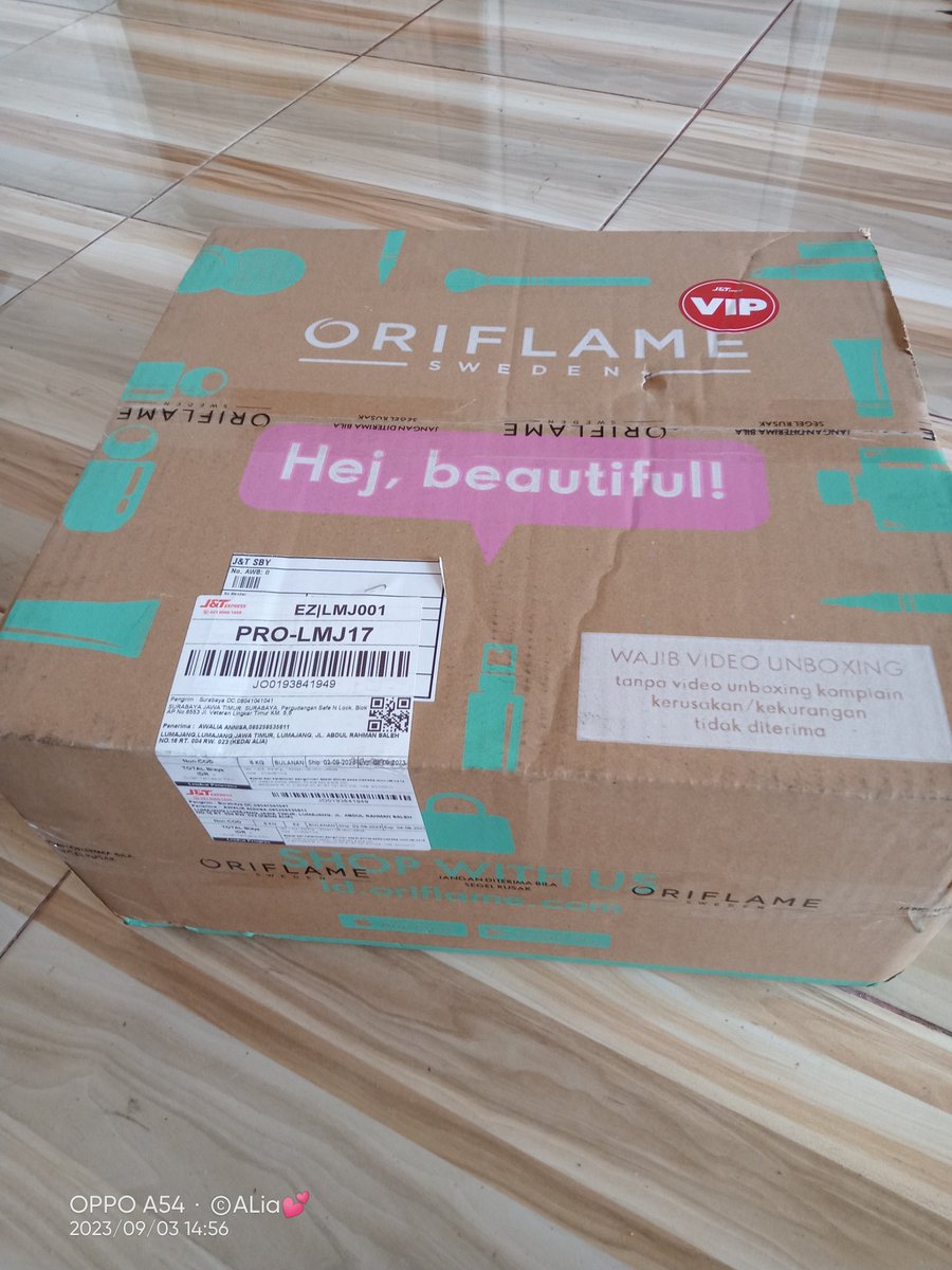 alia_annisaa's tweet photo. Dikirimin foto sama mas J&amp;T, btw itu gede bangettt!!!

Awal bulan gini kalo paketan segede itu fix ada hadiah nya 😍😍😍

Ntar di unboxing deh ya 🤗🤗

https://t.co/TyUnxN1SJ9 https://t.co/0woYLJEM0t