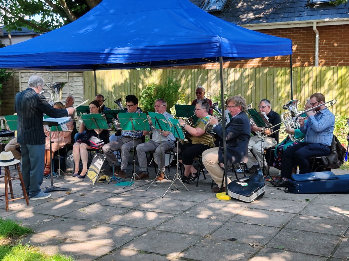 VillageShowDP's tweet photo. @LambethHortUK @PolmontHS17 @HalsteadHort @finchleyhs @growchiswick @wokinghamhort @trhaengland @pumpkin_beth @DulwichGarden Yes, the show part is indoors in our lovely Parish Hall and then we have community stalls in the small garden outside. Our local hedgehog group, Fair trade, even our chiropractor were there. https://t.co/dTdcwtCu9e