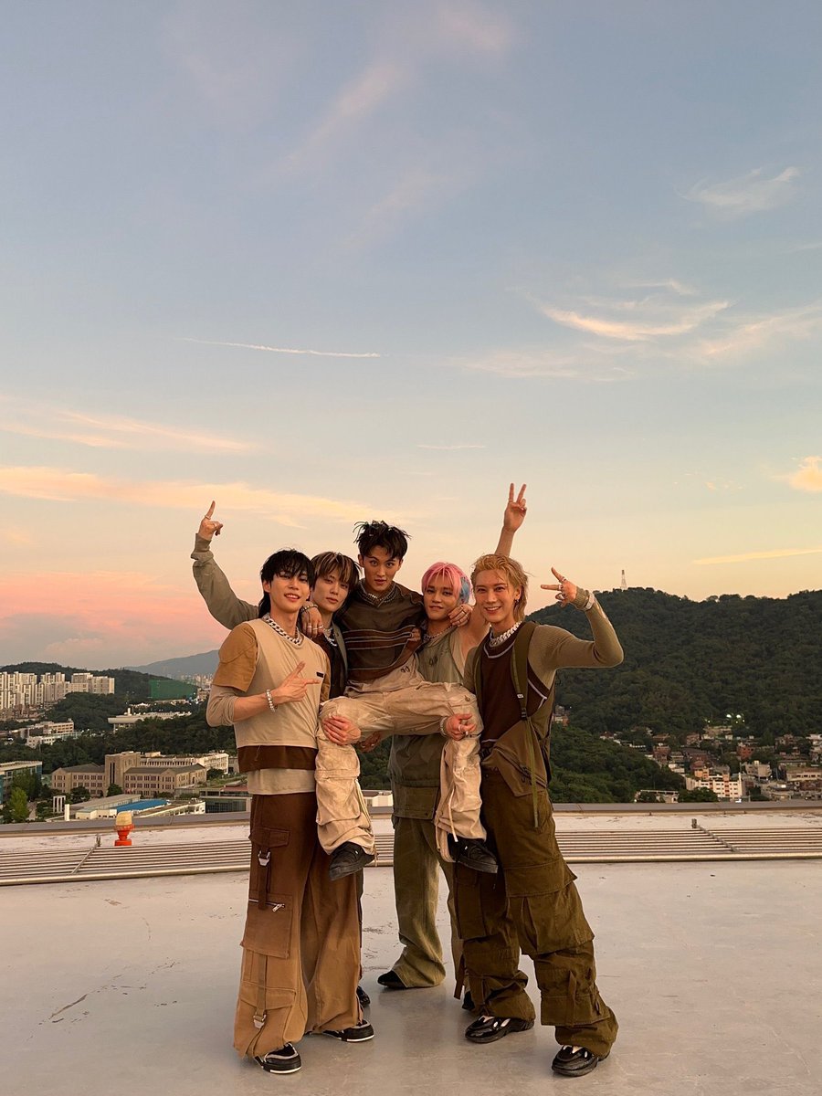 noojoeii_'s tweet image. ขอบคุณ แทยง โดยอง พี่เตนล์ แจฮยอน มาร์ค ที่ทำให้วีคนี้ของเรามันเป็นวีคที่มีความสุขมากๆ ทุกคนเก่งมากๆเลย ขอให้ทุกคนมีความสุข สุขภาพแข็งแรง กินอิ่มนอนหลับไม่เจ็บปวดทั้งร่างกายและจิตใจและขอให้ทุกคนได้ทำงานที่ตัวเองรักตลอดไป ขอบคุณมากจริงๆㅠㅠ