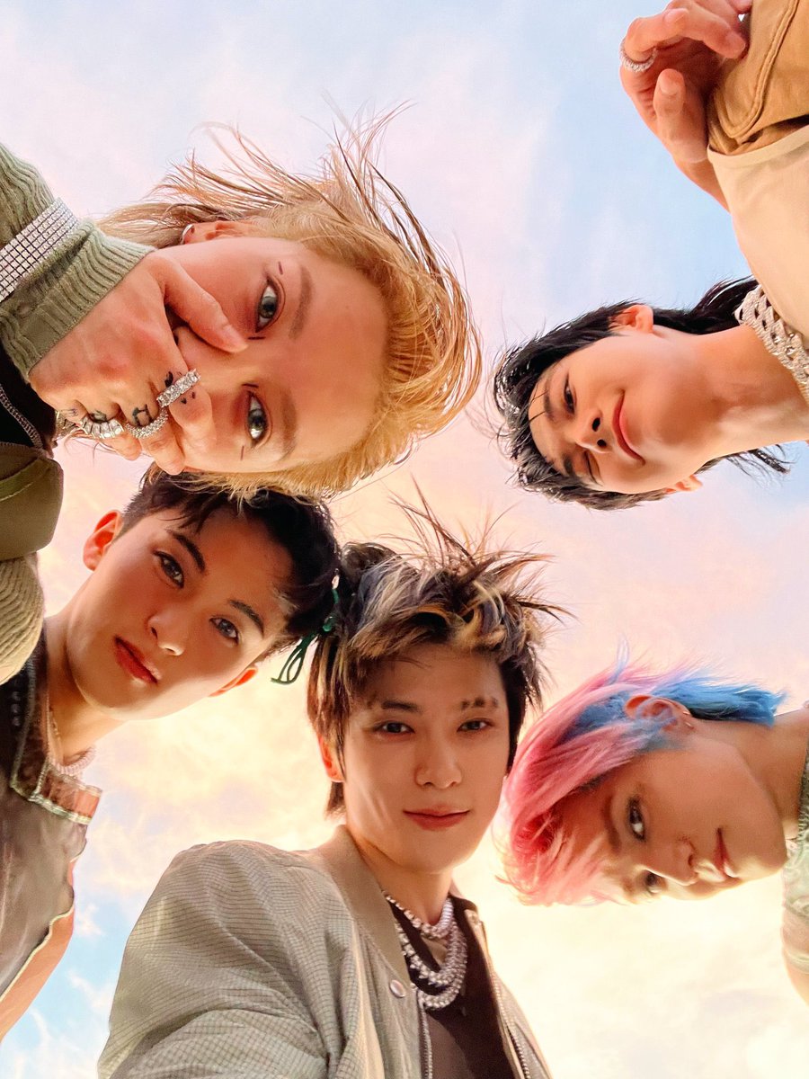 noojoeii_'s tweet image. ขอบคุณ แทยง โดยอง พี่เตนล์ แจฮยอน มาร์ค ที่ทำให้วีคนี้ของเรามันเป็นวีคที่มีความสุขมากๆ ทุกคนเก่งมากๆเลย ขอให้ทุกคนมีความสุข สุขภาพแข็งแรง กินอิ่มนอนหลับไม่เจ็บปวดทั้งร่างกายและจิตใจและขอให้ทุกคนได้ทำงานที่ตัวเองรักตลอดไป ขอบคุณมากจริงๆㅠㅠ