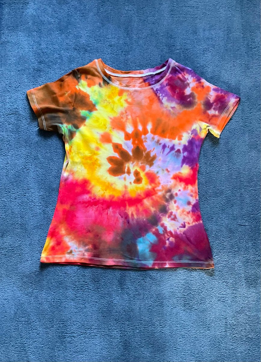 🌈 Dive into a world of vibrant colors with our Tie-Dye T-shirt collection! 🎨✨ Elevate your style and spread positivity with this unique and eye-catching design. Only one of these available. Sized UK16. #UKGiftAM #UKGiftHour #MHHSBD

etsy.com/uk/listing/146…