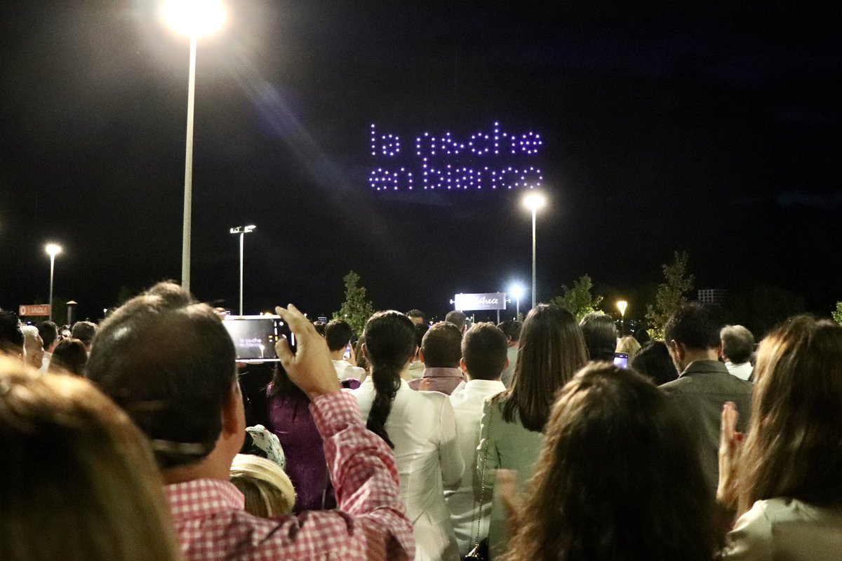 aytodebadajoz's tweet photo. 🌌 Una #NocheEnBlanco en #Badajoz para recordar ✨🌘

#NEBB23 @BadajozEnBlanco https://t.co/R8aiFRNdeE