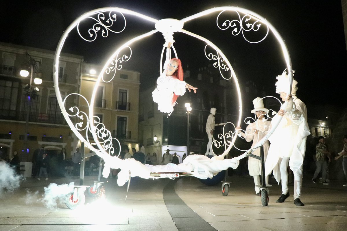 🌌 Una #NocheEnBlanco en #Badajoz para recordar ✨🌘

#NEBB23 <a href="/BadajozEnBlanco/">Noche en Blanco de Badajoz</a>