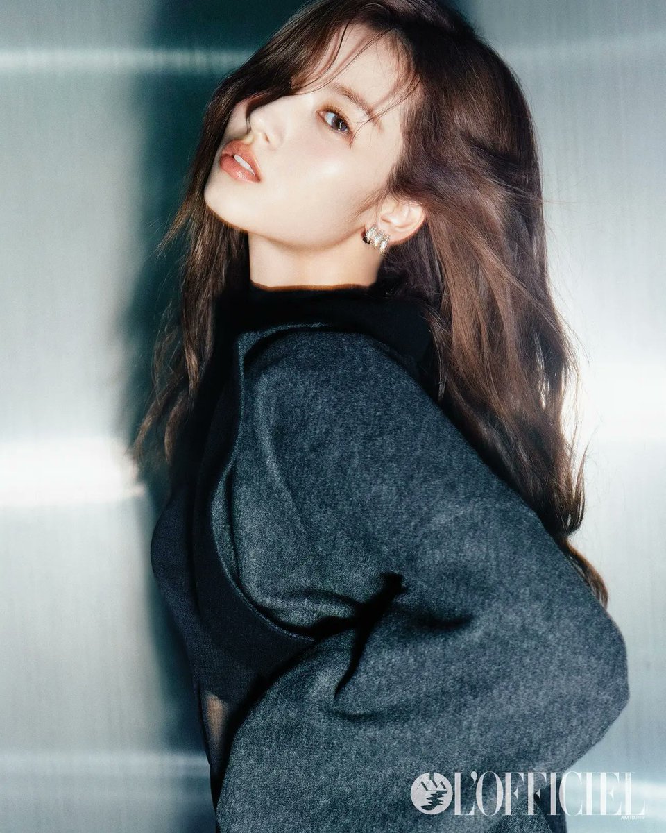 lofficielmy's tweet photo. From the current @JYPETWICE world tour to MISAMO's debut and more, find out more about Sana's current happenings in her cover interview now.

Read here: https://t.co/XIatErbsuD

#twice #sana #twicesana #사나 #트와이스 #サナキン #twiceonce #트와이스사나 https://t.co/kjtv9wvOVA