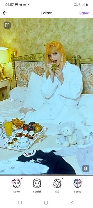 Buona domenica e buona colazione amici .@cicciolina_uff #Paris #Francia #fotosession # https://t.co/<a class="tags" href="/tag/cicciolina_uff">@cicciolina_uff</a><a href="/tag/paris"class="tags"><span>#paris</span></a><a href="/tag/francia"class="tags"><span>#francia</span></a><a href="/tag/fotosession"class="tags"><span>#fotosession</span></a>