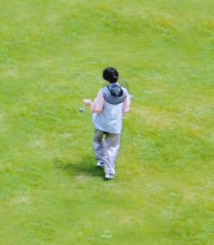 jiminducks's tweet photo. tiny duckie big world 🐥 https://t.co/XLRyajO4fq