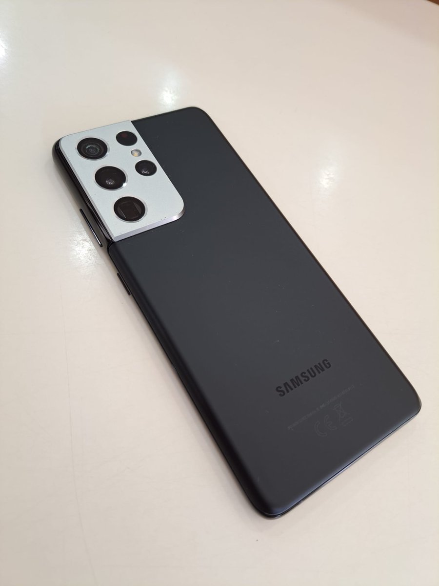 gadgetguy1020's tweet photo. @android_fhd I've always "self-customised" my Galaxy phones and yes, the S21U is 👀🔥 https://t.co/nNe8VDdrLd