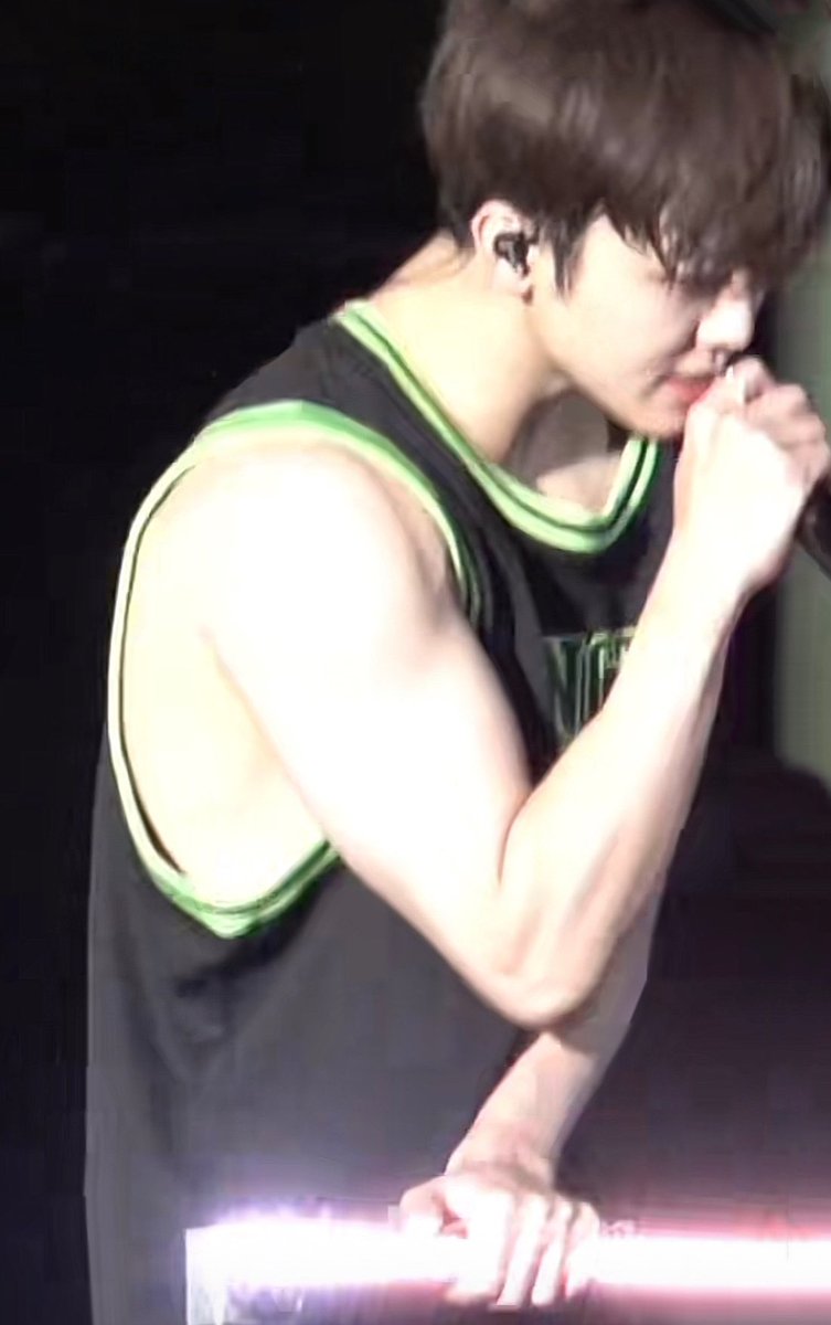 까우 lll tweet media